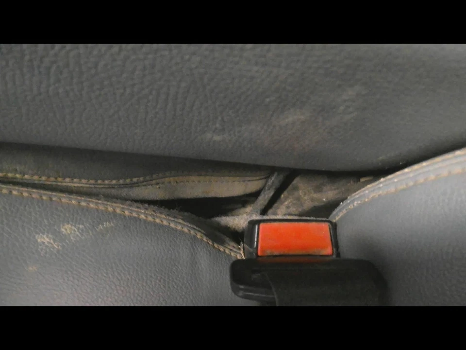 Used Front Left Seat Belt Front fits: 2016 Ford F350SD PICKUP bench seat split 4 Foto 1 de 4