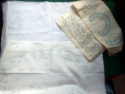 4 motifs à broder anciens - Photo 1/4