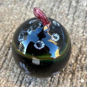 Adorno de vidrio soplado a mano colores oscuros verde, azul, rosa bucle orbe 2" en caja - Imagen 1 de 4