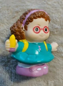 Fisher Price Little People Schulmädchen Maggie mit Bleistift & Rucksack - Bild 1 von 6