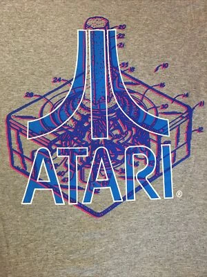 NOVO COM ETIQUETA Logotipo Atari e Joystick Estilo 3D Tinta Cinza Camiseta Tamanho Pequeno 2019 - Imagem 1 de 4