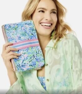 New Lilly Pulitzer Printed Zipper Pouch Surf Blue Soleil It On Me GWP March 2023