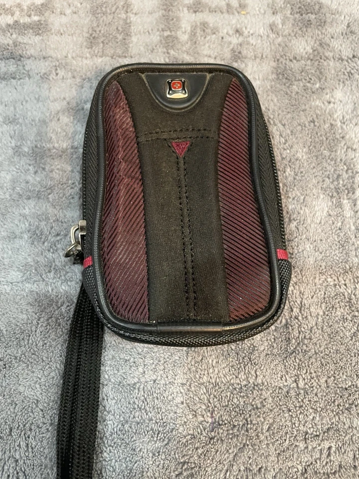 Wenger SwissGear Sherpa Small Camera Case with Belt Loop -Burgandy - Image 1 of 4