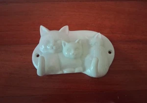 Cat Kitten Kitchen Wall Hook Jewelry Holder Porcelain Tail Hooks Vintage  - Picture 1 of 4