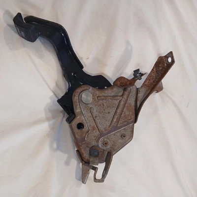 2001-2004 Toyota Sequoia Parking Brake Pedal Assembly Emergency Lever OEM - Image 1 of 4