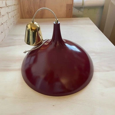 GUBI 1965 Paavo Tynell Lámpara Colgante 010-02103, Chianti Rojo Semi Mate, y Latón Foto 1 de 3