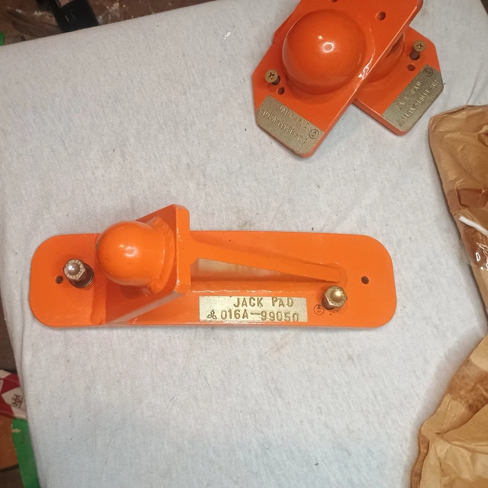 Almohadillas de gato, nariz y alas Mitsubishi MU-2 - 016A-99050, 016A-99069-2, 016A99069-1 Foto 1 de 4