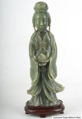 China 20. Jh. A Chinese Jadeite Figure Of A Female Immortal Giada Cinese Chinois • 450€