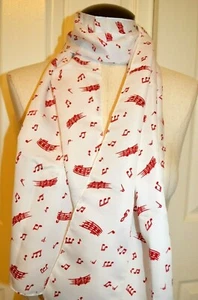 Bufanda de cuello Striebrig vintage para mujer blanca con notas musicales rojas 60" x 14" - Imagen 1 de 4