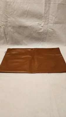 Funda de almohada de cuero sintético Mike & Co New York 19,5 x 11,5 Foto 1 de 2
