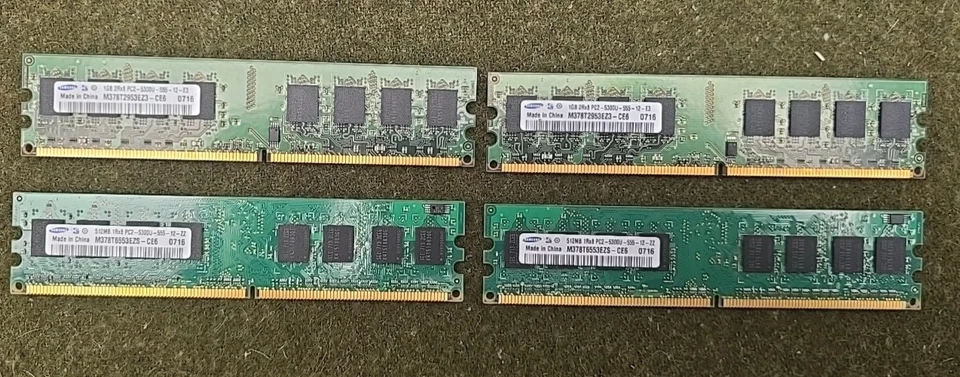 Samsung 2- 1GB 2-512MB  2Rx8 PC2-5300U DDR2- Desktop Memory RAM M378T2953EZ3-CE6 - Image 1 of 4