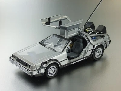 RITORNO AL FUTURO Parte 1 Modello Auto DeLorean DieCast 20cm WELLY Originale - Immagine 1 di 4