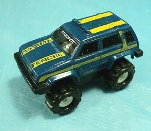 Schaper 1986 mini Stomper Toyota Tercel SR5 rayas azules y amarillas 4x4. - Imagen 1 de 4