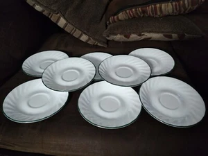 8 Corelle Callaway UNTERTASSEN 6,25" weiß dunkelgrüner Rand SWIRL Corning Verbesserungen - Bild 1 von 9