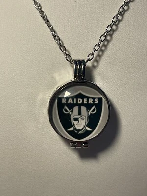 Las Vegas Raiders NFL Fútbol Aromaterapia Dije con 20 IN Cadena Plateada ¡NUEVO! Foto 1 de 4