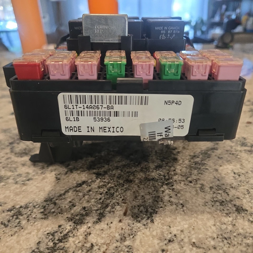 2006 Ford Expedition 6L1T-14A067-BA Fuse Box Interior Relay Block Cabin - Image 1 of 4
