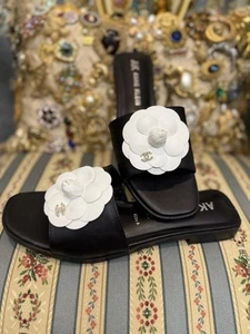 Neu Anne Klein schwarze Sandalen weiß Kamelie Blume Größe 8 - Bild 1 von 4