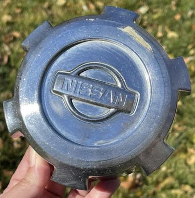 Tapa central cromada espejo retrovisor Nissan Pathfinder D21 1996-1999 P/N 40315-0W400 Foto 1 de 4