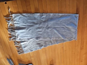 Bufanda Amicale 100 % cachemir puro con flecos azul pálido y gris nueva sin etiquetas - Imagen 1 de 9
