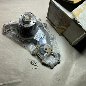 FORD GRANADA 2.3 V6 85 OEM 5011746/5011846 WATER PUMP - Picture 1 of 5