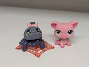 Littlest Pet Shop-Pet Pairs- Spider #329 and Pig #330 Web Pink Purple Glass Eye - Picture 1 of 3