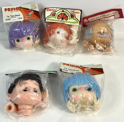 Lote de 5 cabezas y manos de plástico para muñecas hilo cabello varios tamaños y colores de cabello de colección Foto 1 de 4