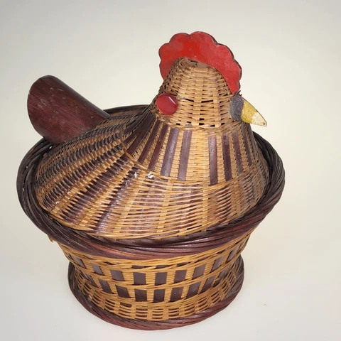 Vintage Chinese SHANGHAI HANDICRAFTS Chicken on Nest Basket Wicker Woven Lidded Cover