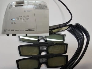 Epson 1920x1080 + x4 3D-Brilen. PowerLite Home Cinema 2030 3LCD Projektor 1437h - Bild 1 von 18