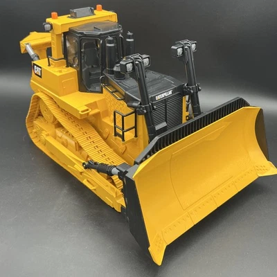 BRUDER 2405/01 Toy Tractor 2012 Big 1:16 Construction Caterpillar Dozer USED - Image 1 of 4