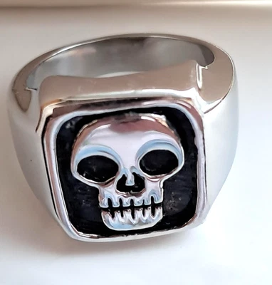 Anel da moda caveira de aço inoxidável INOX com fundo oxidado preto tamanho 6 - Imagem 1 de 4