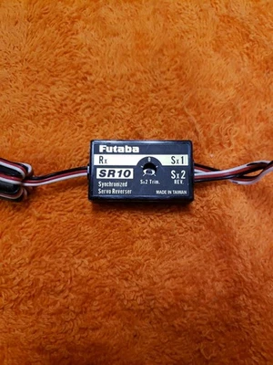 Futaba Synchronized Servos Reverser -  SR10  - Image 1 of 4