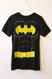 Batman DC Comics Short Sleeve T Shirt with Detachable Cape Size S - Picture 1 of 6