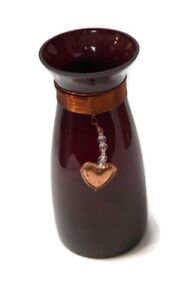 Maroon Tall Vase With Gold Tone Pendent Heart Chain  A9