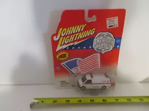 Johnny Lightning American Heroes USA GMC Ambulance White 2002 MOC - Picture 1 of 4