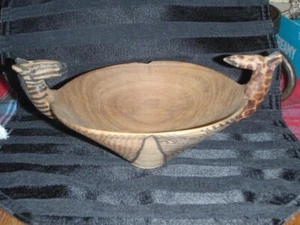 VINTAGE AFRICAN WOOD ART BOWL ZEBRA & GIRAFFE HEAD HANDLES HAND CARVED PAINTED - Picture 1 of 13