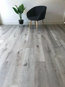 Snowy Oak TIMBER LOOK VINYL PLANK FLOORS LOOKS REAL FLOOR EASY DIY TILE 2mm - Picture 1 of 11