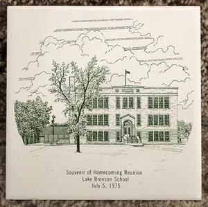 1975 Homecoming Reunion Lake Bronson Scuola Triumetto Appeso Parete Piastrella Ceramica 6x6 - Foto 1 di 12