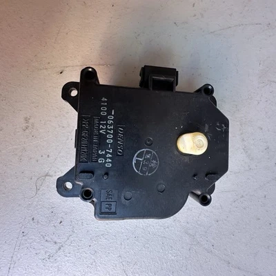 2004-2009 Toyota Prius A/C Heater Vent Flap Door Actuator Motor OEM. 063700-7440 - Image 1 of 4