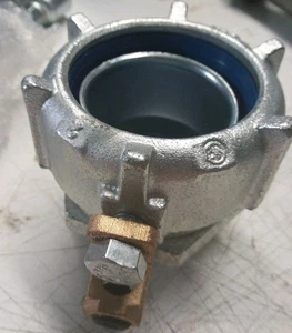 ✌️NEW THOMAS BETTS 5337GR, LIQUIDTIGHT SEALTIGHT STRAIGHT CONNECTOR GROUNDED 2" - Picture 1 of 3