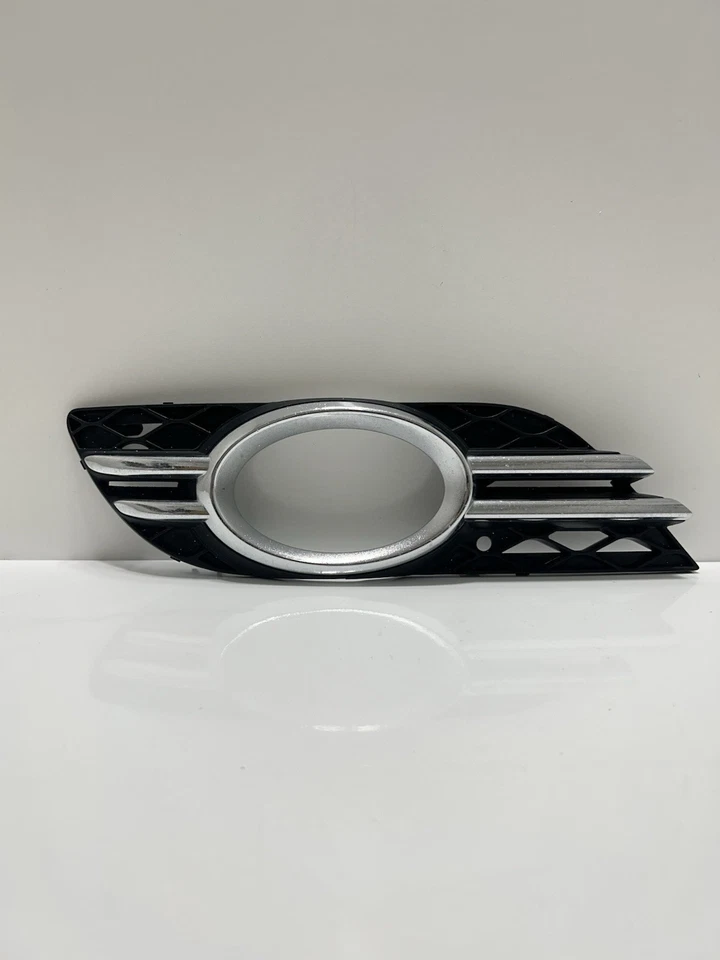 OEM MERCEDES BENZ W211 PASAJERO DELANTERO DERECHO MOLDURA LUZ ANTINIEBLA E350 2118850822 Foto 1 de 4