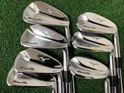 Mizuno Pro 221 Iron Set 4-9,Pw 7pc Flex X Dynamic Gold TOUR ISSUE X100 Steel - Image 1 of 4