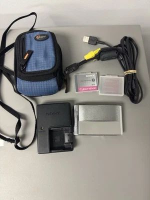 Câmera Digital Sony Cyber-shot DSC-T7 Prata 5MP Com Estojo Extra Carregador de Bateria - Imagem 1 de 4