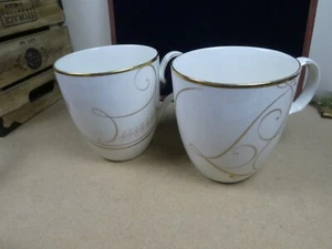 Beautiful Pair of Noritake Golden Wave Bell & Sleigh Design Mugs - Picture 1 of 4