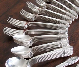 1847 Rogers Bros First Love Silverplate Dinner Set 119 Piece Flatware Service - Picture 1 of 17