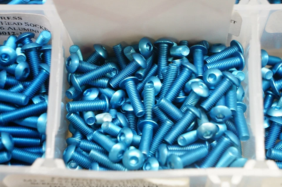 Parafusos de alumínio azul Premium M3 para carro de controle remoto - 10 peças cabeça de botão métrica e cabeça plana - Imagem 1 de 1