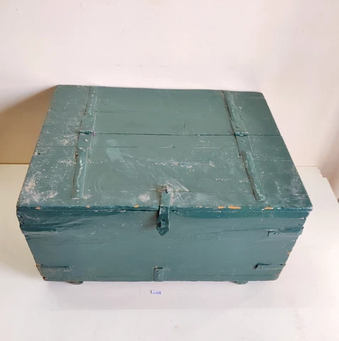 Vintage Old Handcrafted Handpainted Wooden Box Rare Decorative Collectible W309 Cover