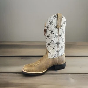 Ariat Ladies Round Up Wide Square Toe Brown Bomber Boots Size 8 B Last One - Picture 1 of 2