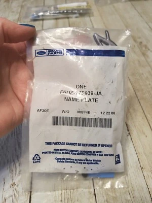 Placa de identificación emblema parachoques trasero Ford Taurus 1996 1997 grafito F6DZ-17E939-JA Foto 1 de 4