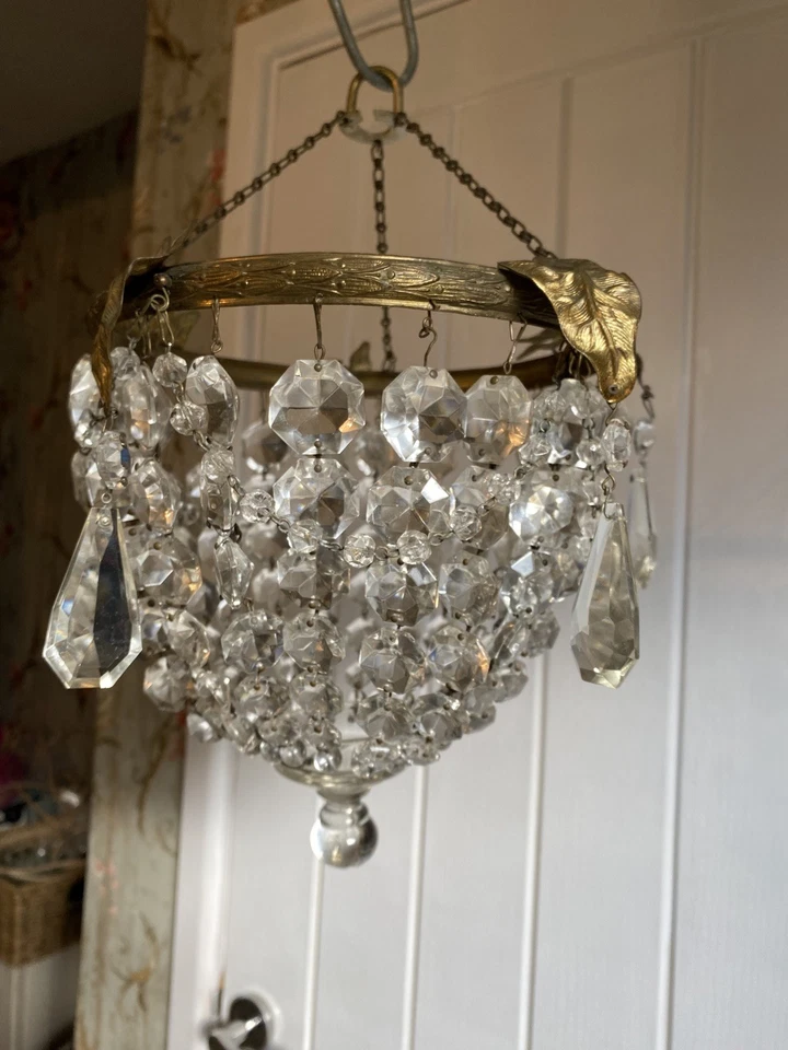 LUSTRE ANTIGO CINTILANTE DE CRISTAL DE CHUMBO E LATÃO DOURADO CESTA DE CRISTAL DE CHUMBO - Imagem 1 de 4