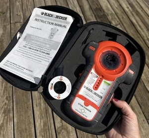 Black & Decker BullsEye BDL100S Laser Level + Stud Finder - Picture 1 of 5